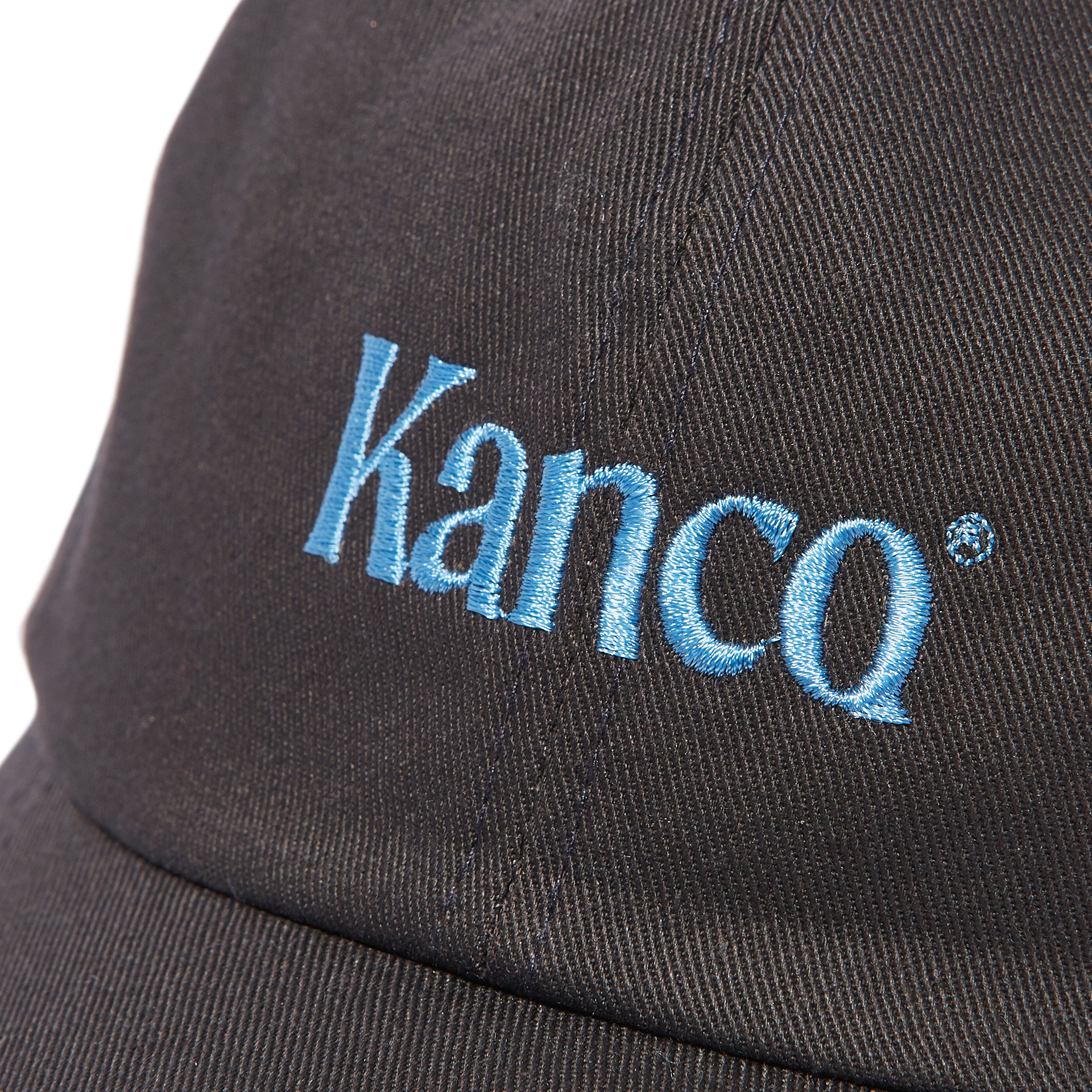 칸코(KANCO) KANCO SERIF LOGO CAP charcoal