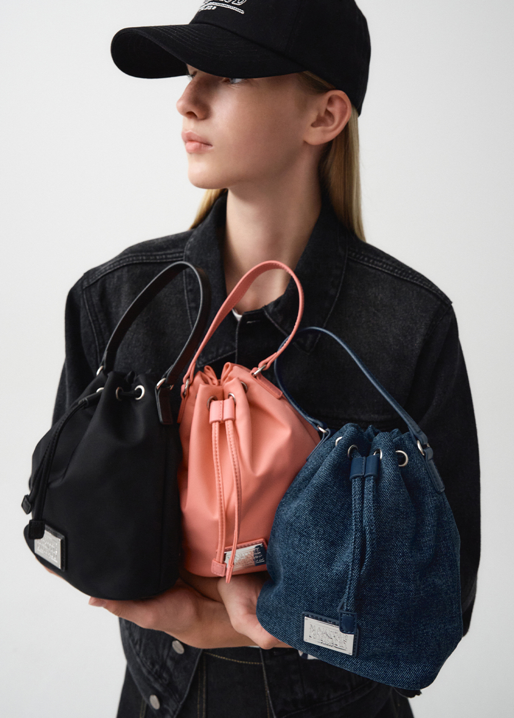 [MARITHE]★24FW★韓国人気★CLASSIC LOGO MINI BUCKET BAG MARITHE FRANCOIS GIRBAUD CLASSIC LOGO MINI BUCKET BAG