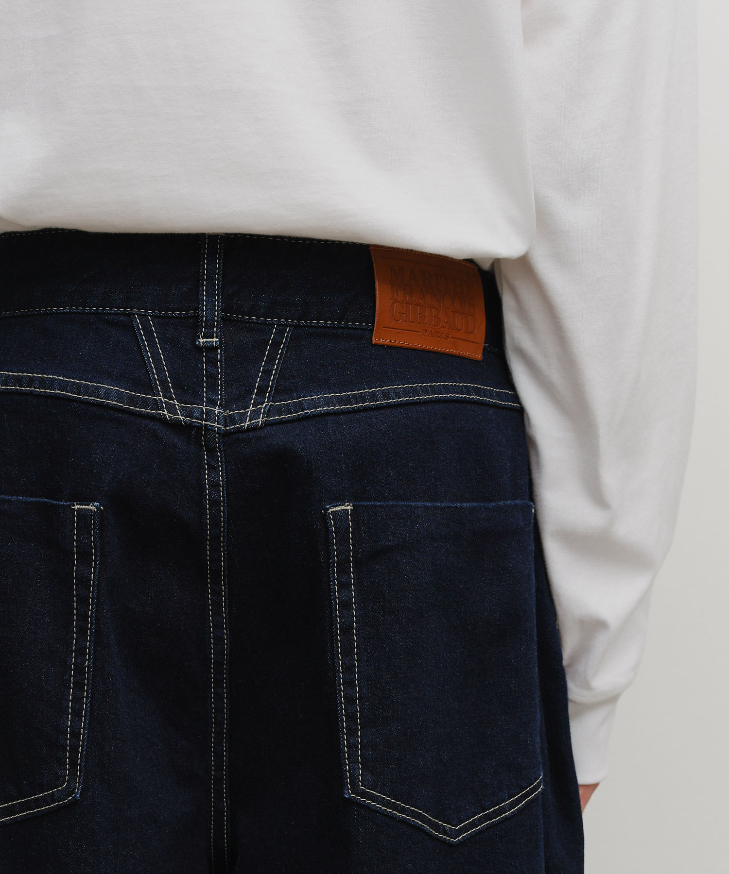 M LOW-WAIST TUCK WIDE DENIM PANTS dark blue - MARITHÉ+FRANҪOIS GIRBAUD