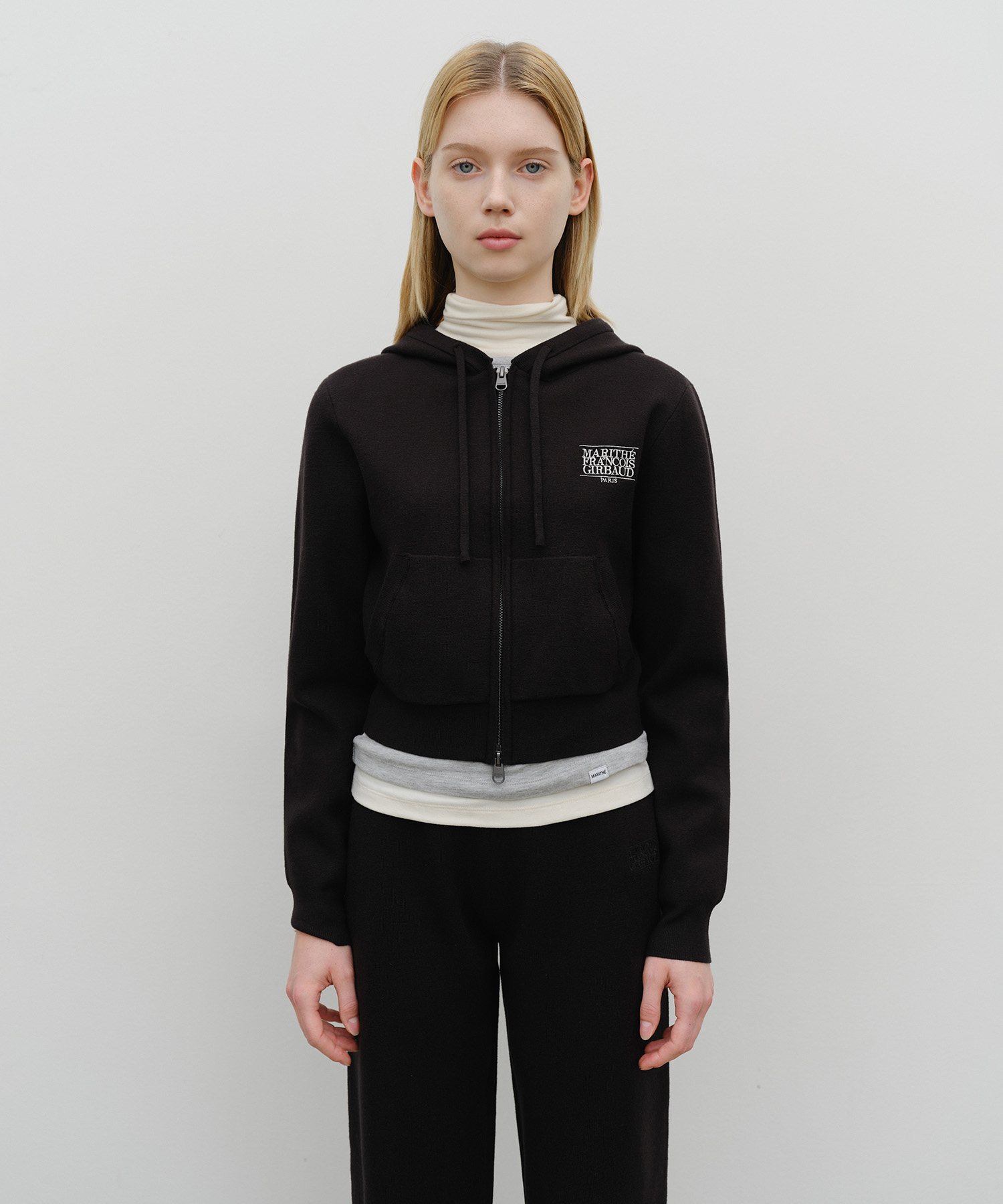 W CLASSIC LOGO CROP KNIT HOODIE ZIPUP black - MARITHÉ+FRANҪOIS GIRBAUD
