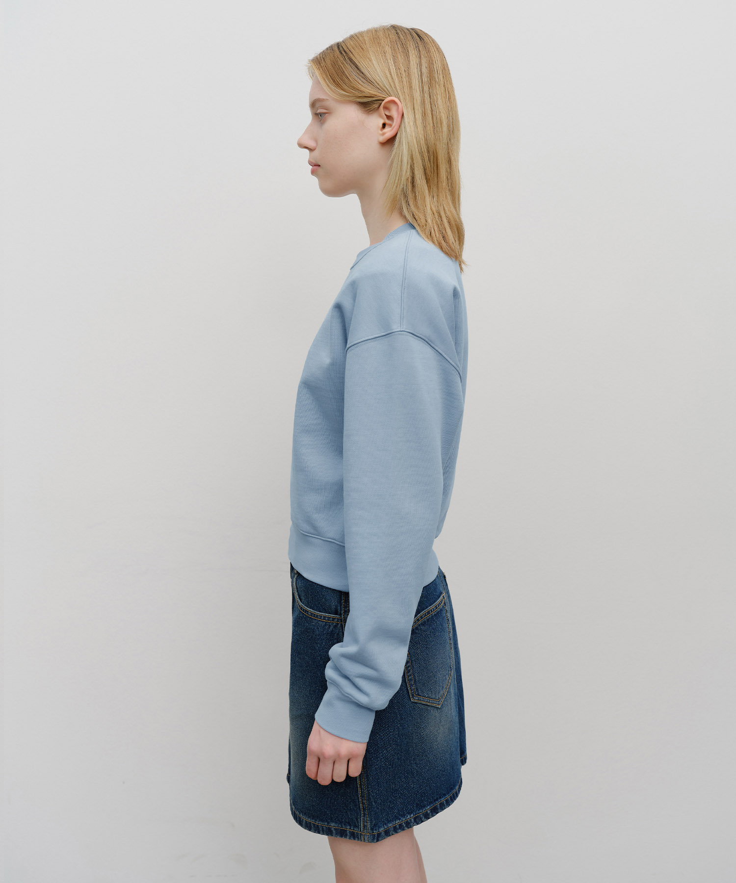 W CLASSIC LOGO CROP SWEATSHIRT sky blue - MARITHÉ+FRANҪOIS GIRBAUD