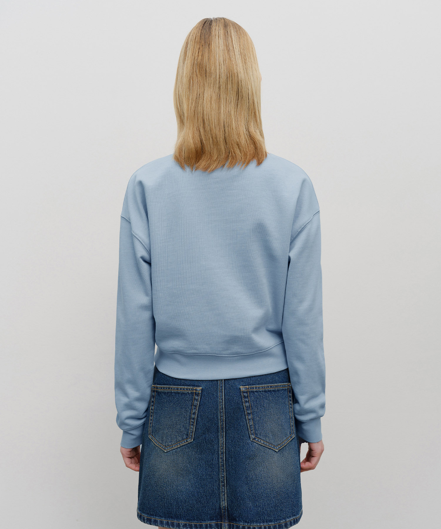 W CLASSIC LOGO CROP SWEATSHIRT sky blue - MARITHÉ+FRANҪOIS GIRBAUD