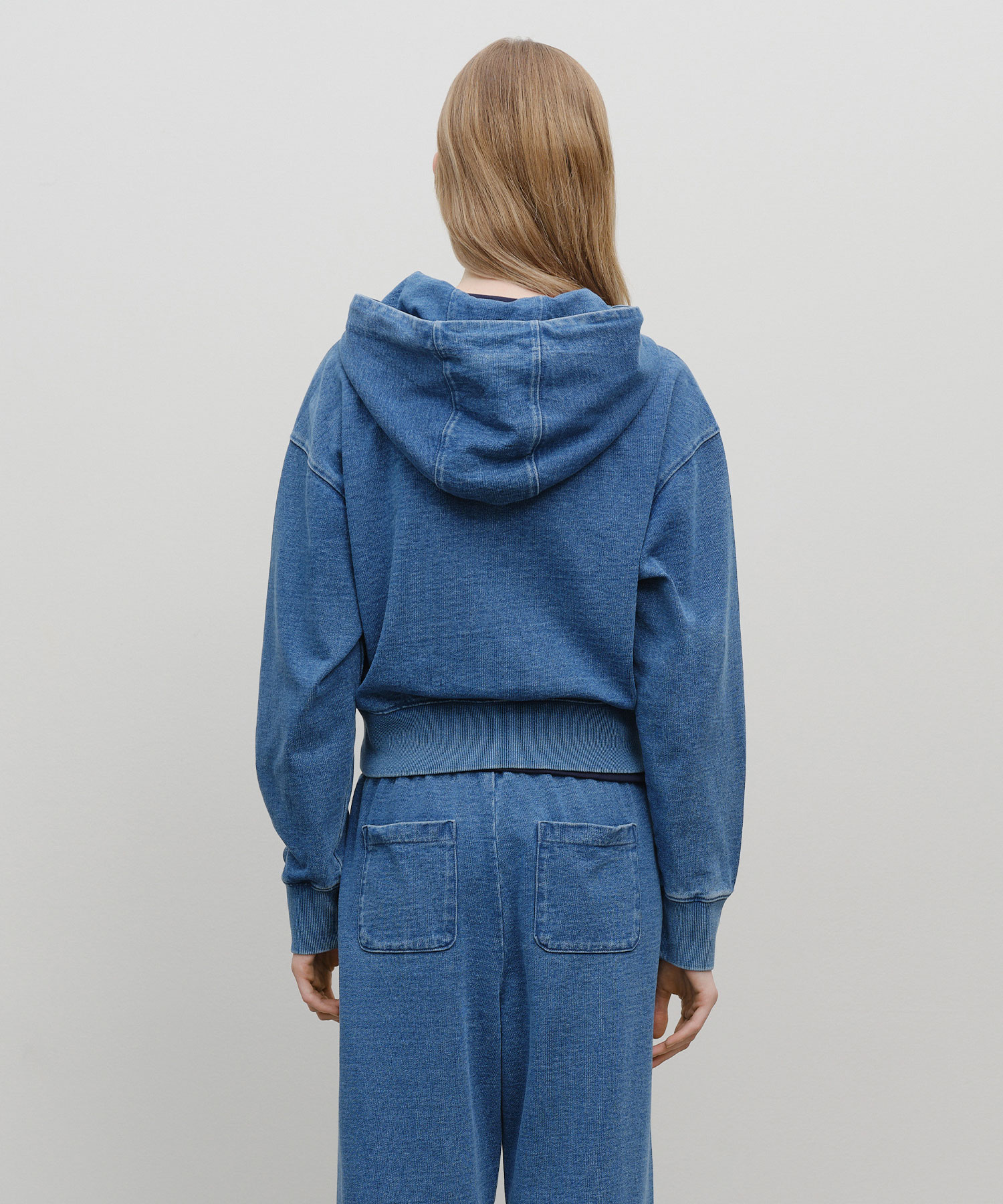 W EMBROIDERY CLASSIC LOGO CROP HOODIE ZIPUP blue - MARITHÉ+ 