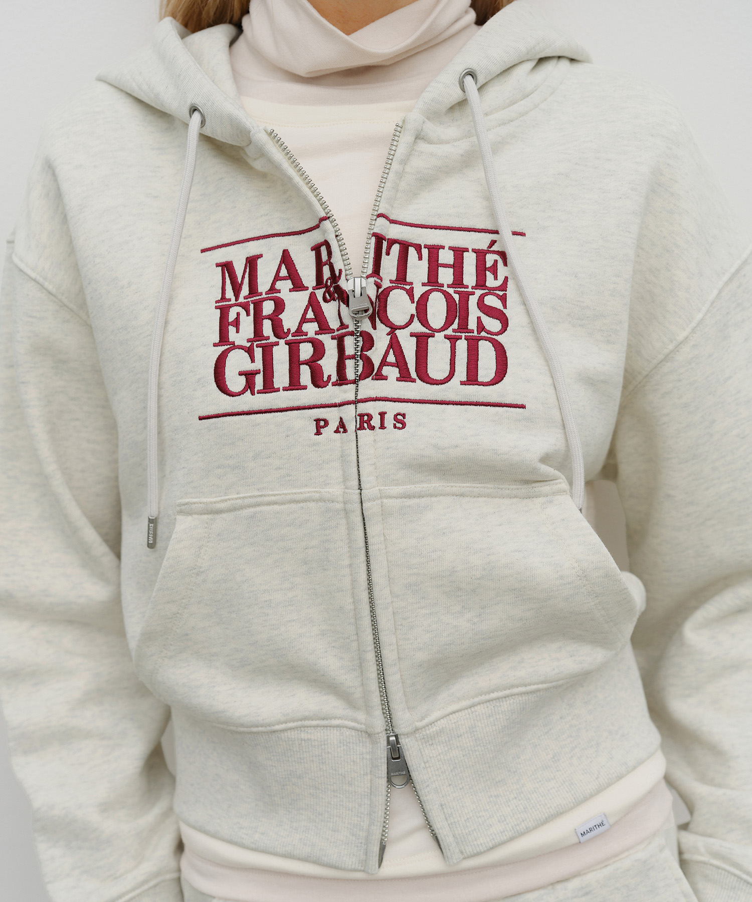W EMBROIDERY CLASSIC LOGO CROP HOODIE ZIPUP oatmeal - MARITHÉ+