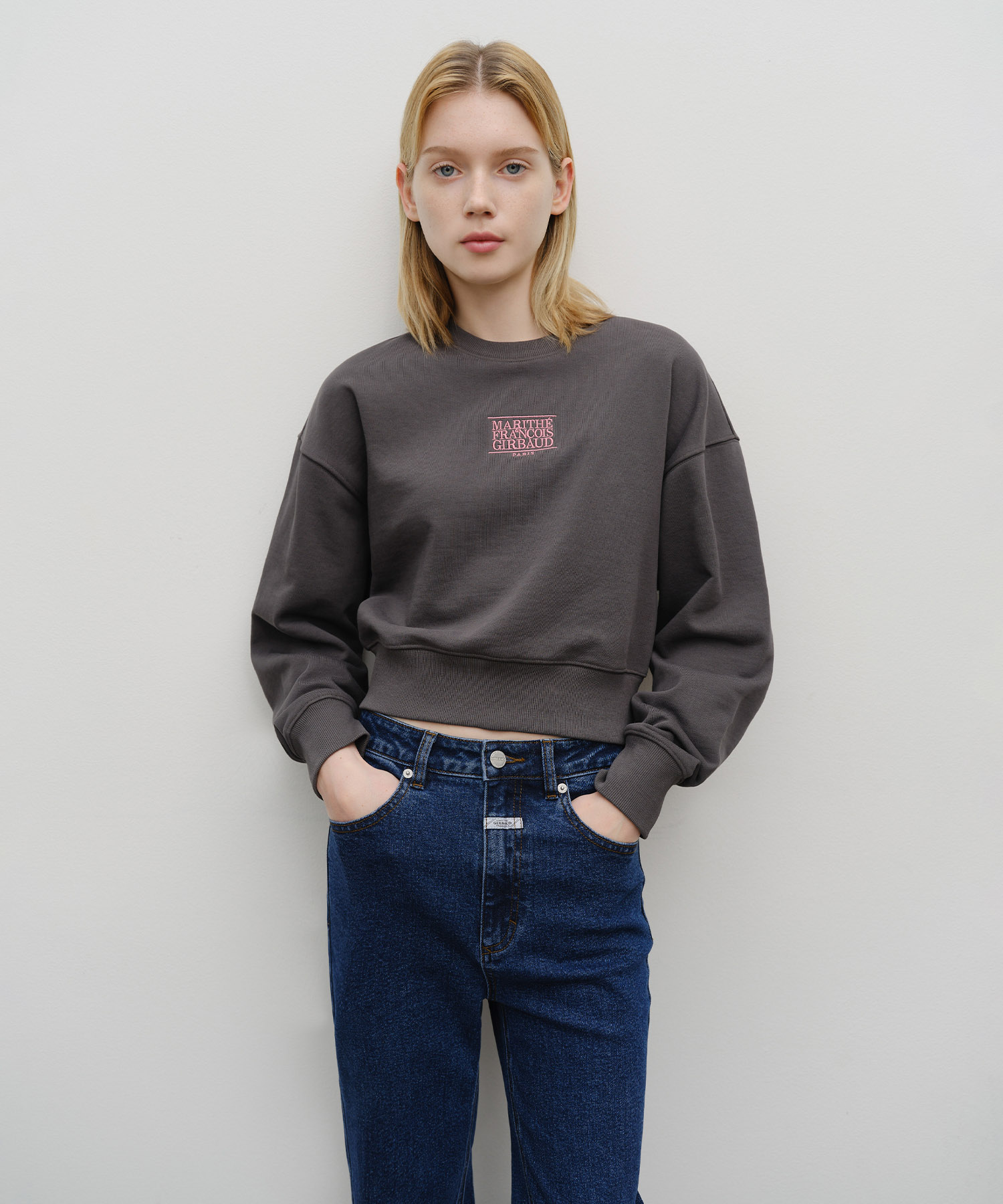 W SMALL CLASSIC LOGO CROP SWEATSHIRT charcoal - MARITHÉ+FRANҪOIS