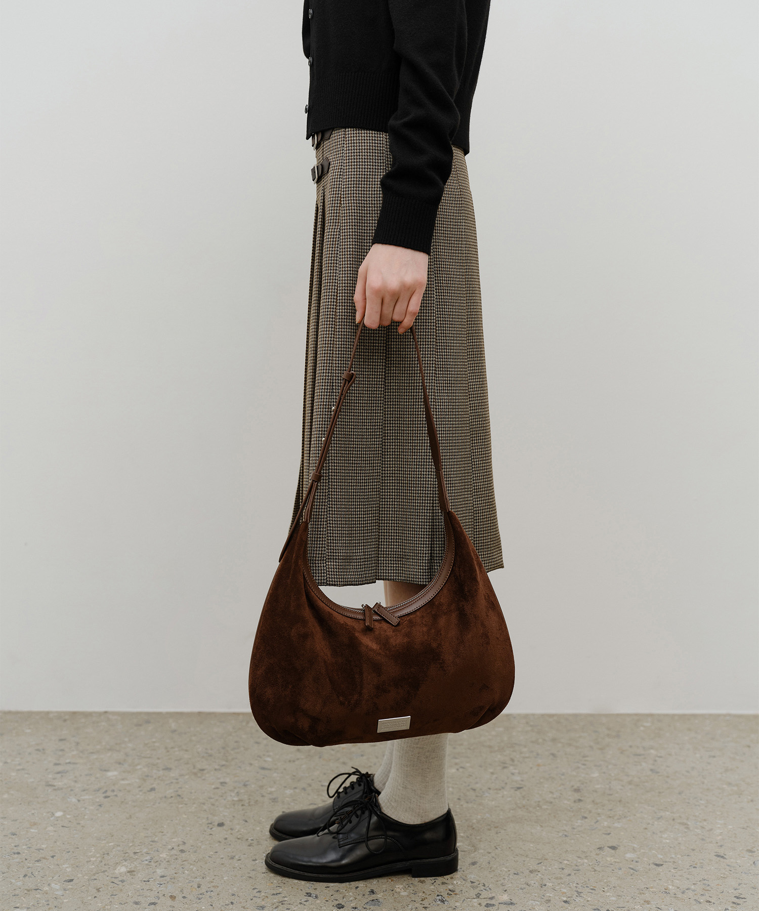CLASSIC LOGO ROUND SUEDE SHOULDER BAG brown - MARITHÉ+FRANҪOIS GIRBAUD