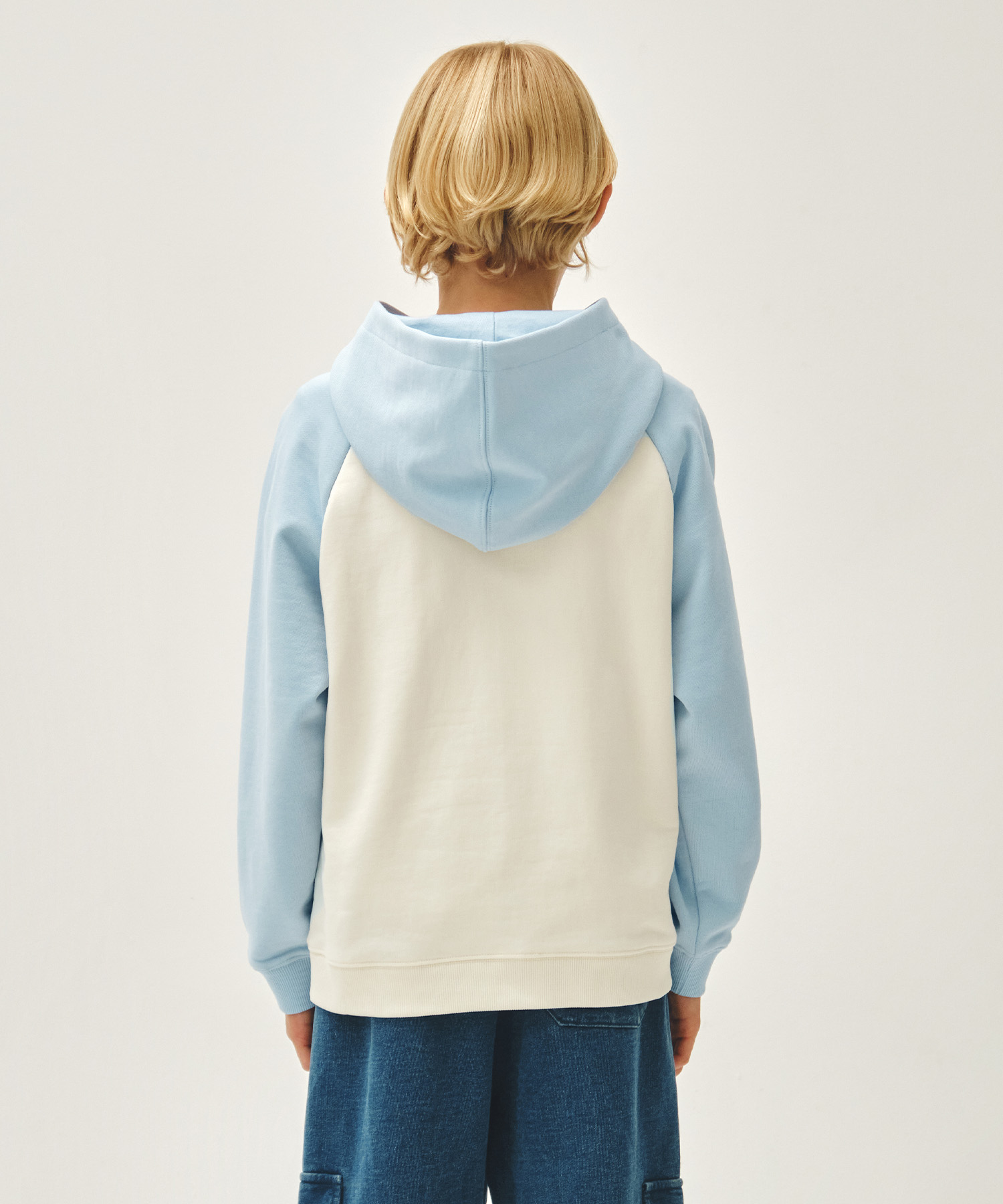 KIDS CLASSIC LOGO COLOR BLOCK RAGLAN HOODIE light blue - MARITHÉ ...