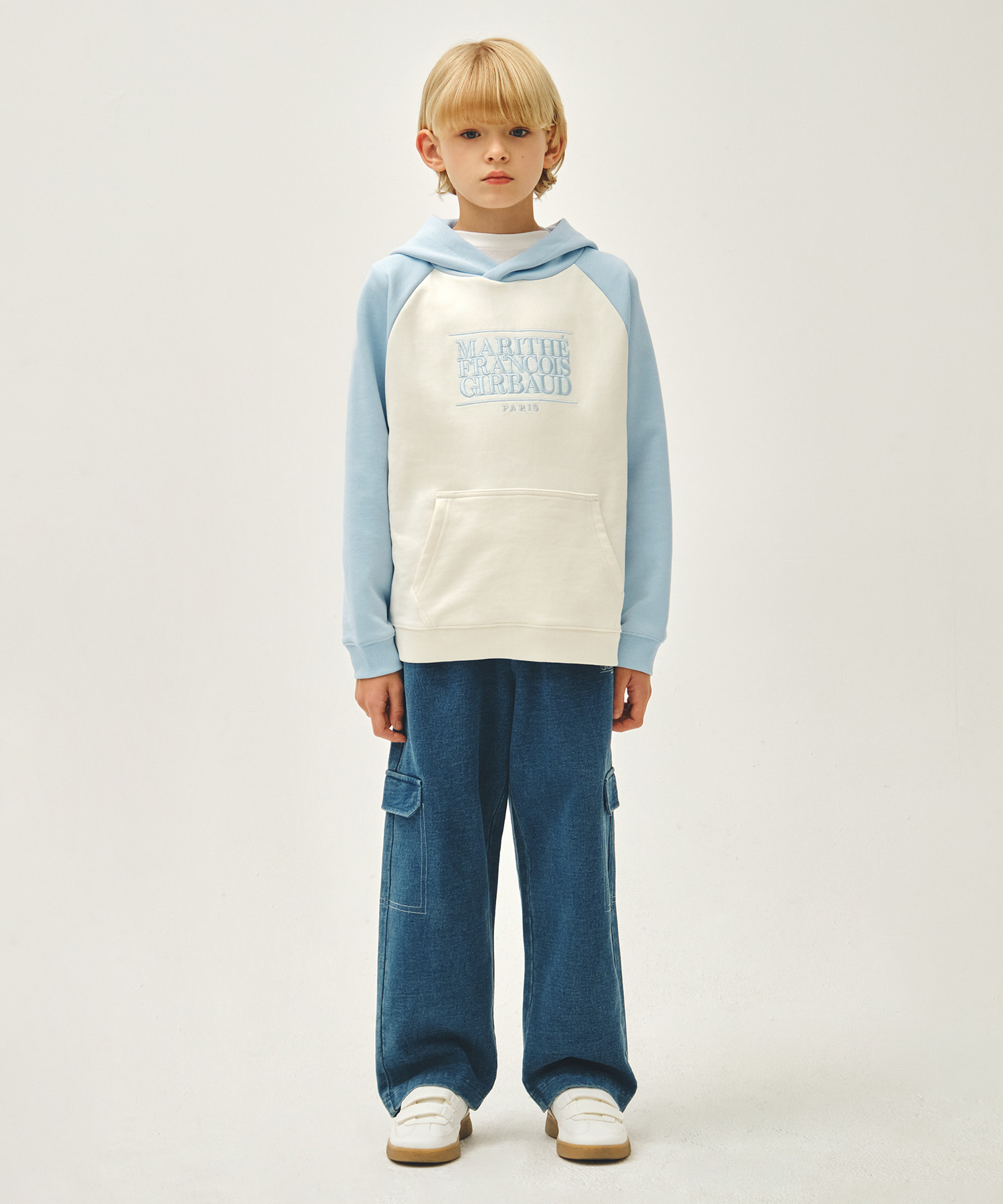 KIDS CLASSIC LOGO COLOR BLOCK RAGLAN HOODIE light blue - MARITHÉ ...